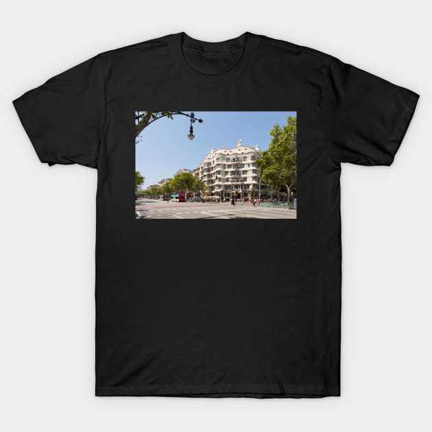 Casa Mila T-Shirt by ansaharju